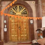 चंद्रग्रहण के चलते पूजा-पाठ वर्जित, मंदिरों में पहले से चस्पा किए गए सूचना पोस्टर